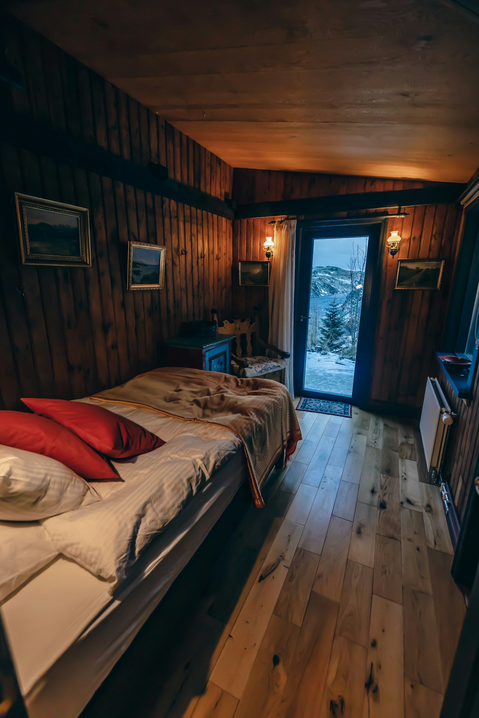 Lodge interior photograph